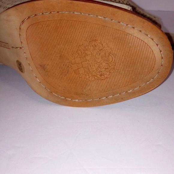 Vince Camuto soft leather Ankle Straps Heels. Tan. Triangle cut out design. Sz 7 - Picture 10 of 11